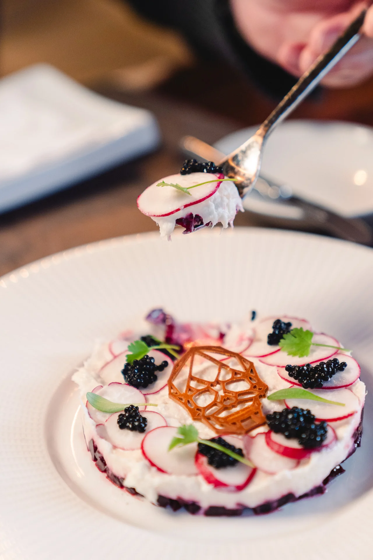 remolacha-crema-queso-caviar